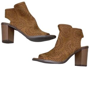 Comfort camel color heeled open toe booties size 9 new